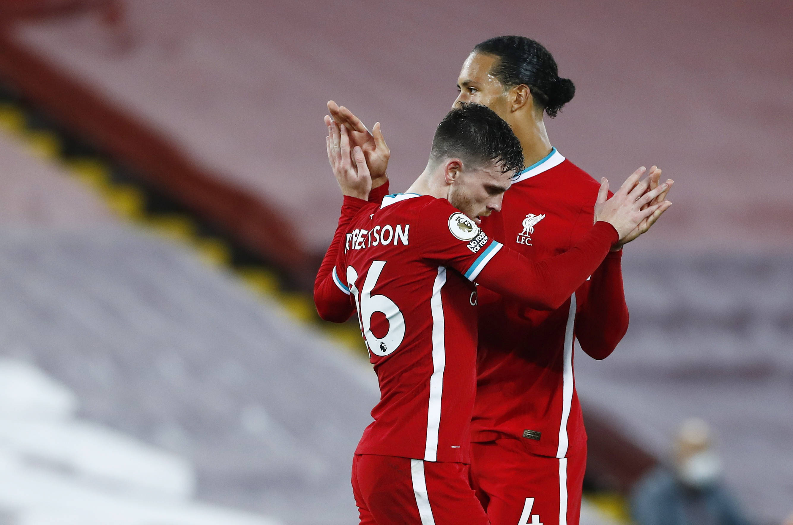 看台上爆发 看台上爆发